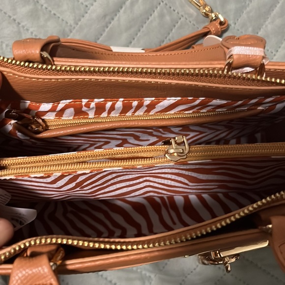 New 4 pockets leather gold Handbag . - Picture 3 of 11